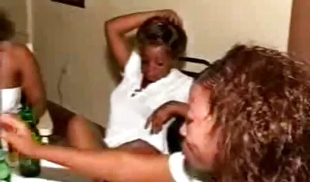 युगलकरण - सेक्सी हिंदी मूवी में जब एक मालकिन bisex नियंत्रण लेती है