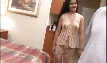 बिग boobed पोर्नस्टार पीठ पर सह हिंदी मूवी सेक्सी वीडियो के लिए fucks