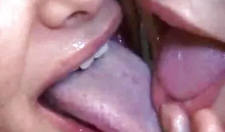 Couplemasturbating सेक्सी मूवी पिक्चर हिंदी